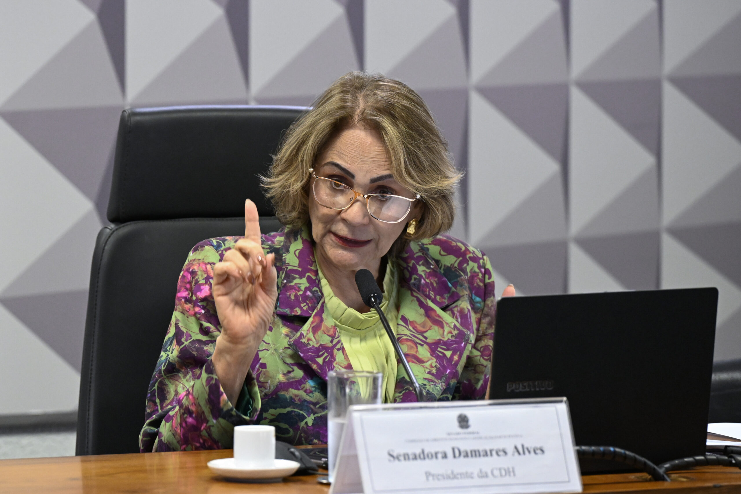 Damares Alves solicita esclarecimentos sobre declarações de Lula
