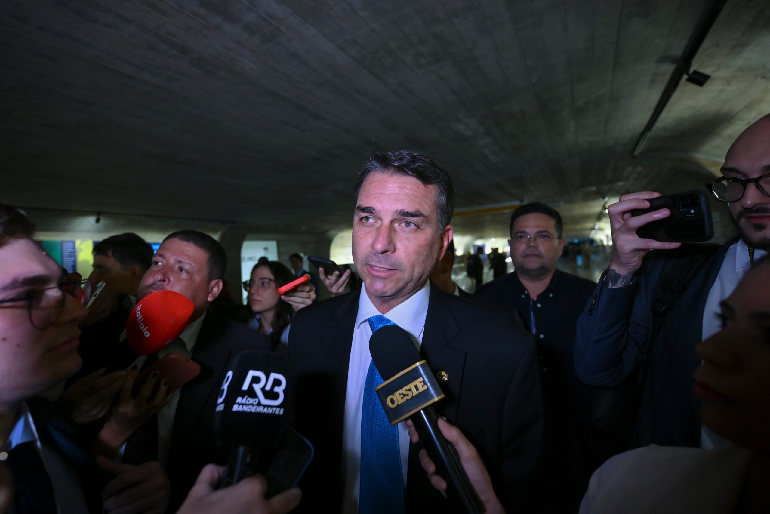 Flávio Bolsonaro busca unificar palanques estaduais para 2026
